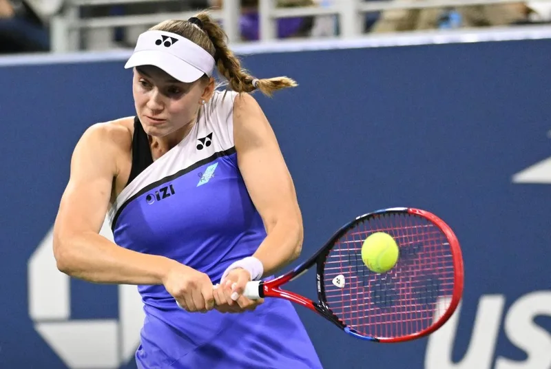 Rybakina avança no US Open e mira liderança do ranking