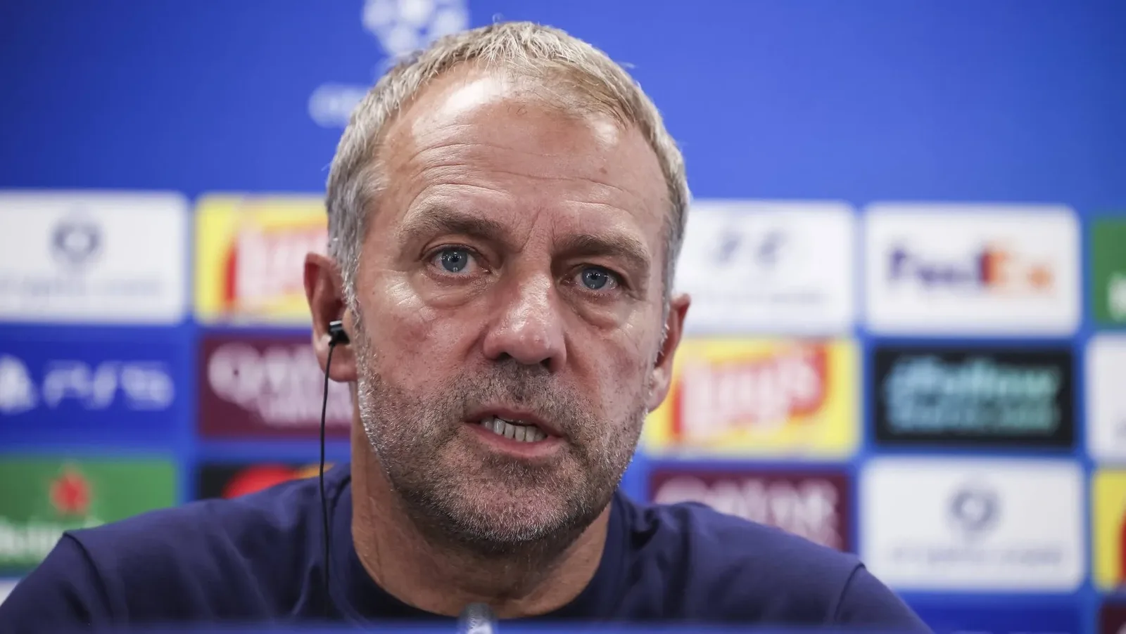 Flick prepara Barcelona para equilibrar estrelas e minutos no elenco