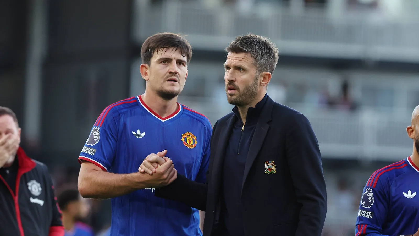 Empate do United com o Fulham expõe falhas e divide avaliação de Neville e Carrick