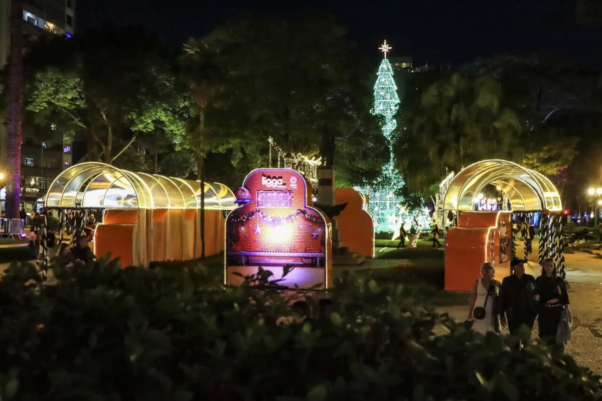 Curitiba prepara show de águas e mais de 40 árvores para o Natal de 2026