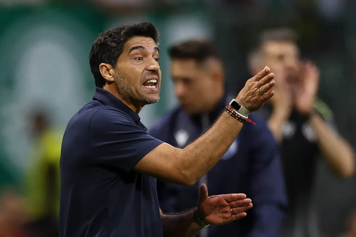 Abel Ferreira ganha liminar e fica à beira do campo contra o Botafogo