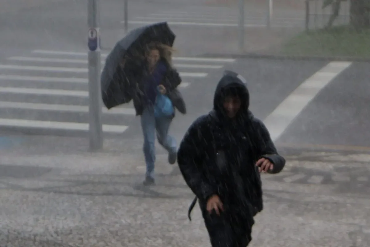 Ciclone extratropical amplia risco de chuva intensa no Paraná