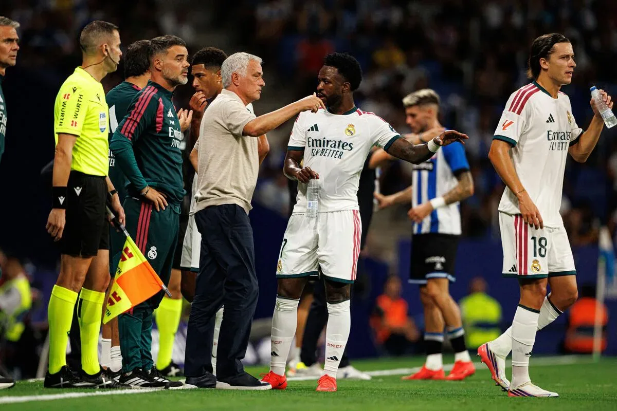 Mourinho destaca evolução defensiva de Vini Jr. após vitória do Real Madrid