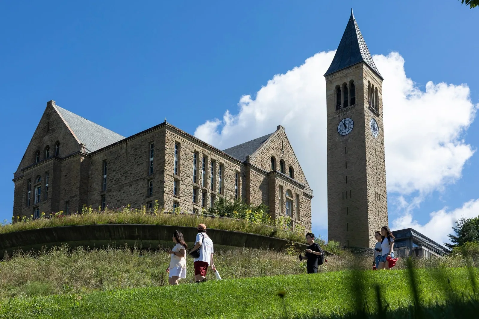 Investigação sobre suposto estupro coletivo em Cornell é reaberta em Nova York