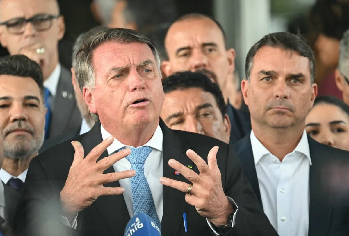 Mensagens indicam temor de Vorcaro com vazamento de jantar com Jair e Flávio Bolsonaro