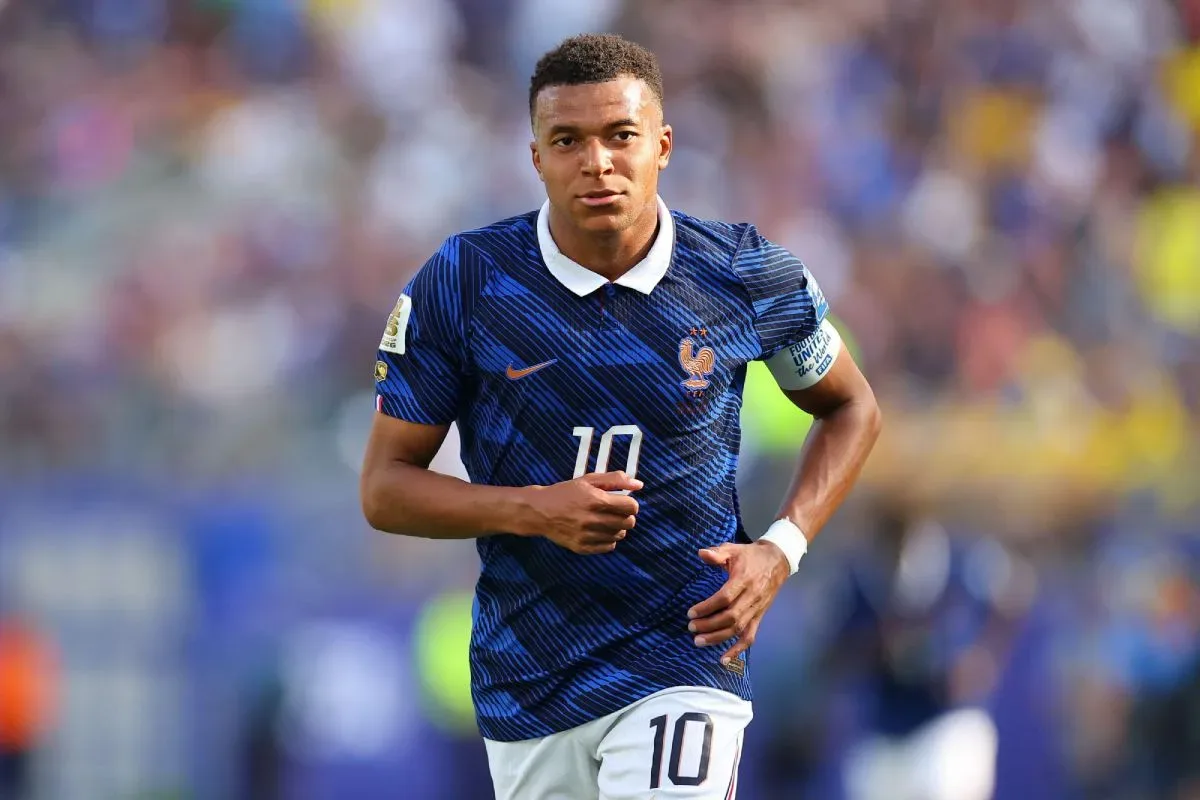 Mbappé se coloca como favorito à Bola de Ouro de 2026