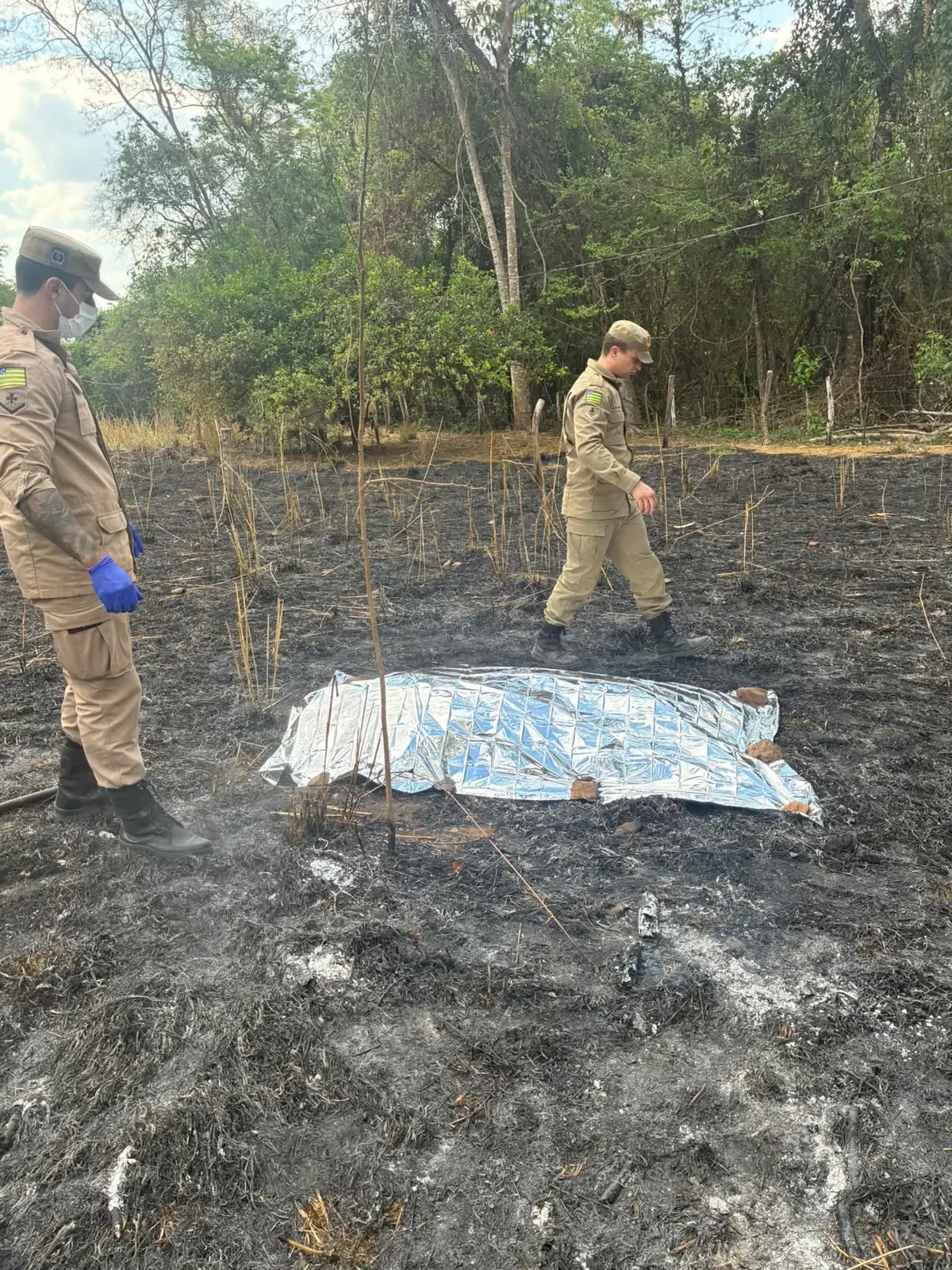 Corpo parcialmente carbonizado é achado após incêndio em área rural de Goiás
