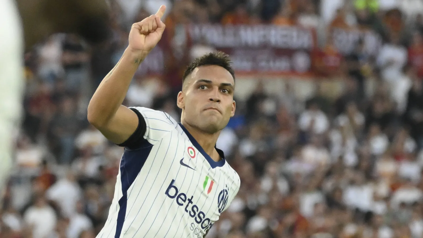 Lautaro marca duas vezes, e Inter busca empate com a Roma na Serie A