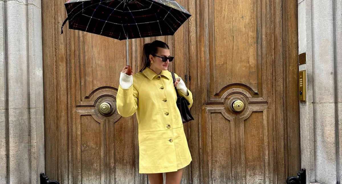 Looks de trabalho para enfrentar dias chuvosos com estilo e praticidade