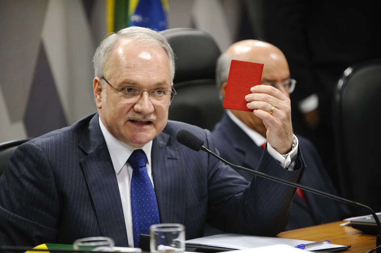 Disputa entre ministros do STF expõe choque sobre cautelares na Polícia Federal