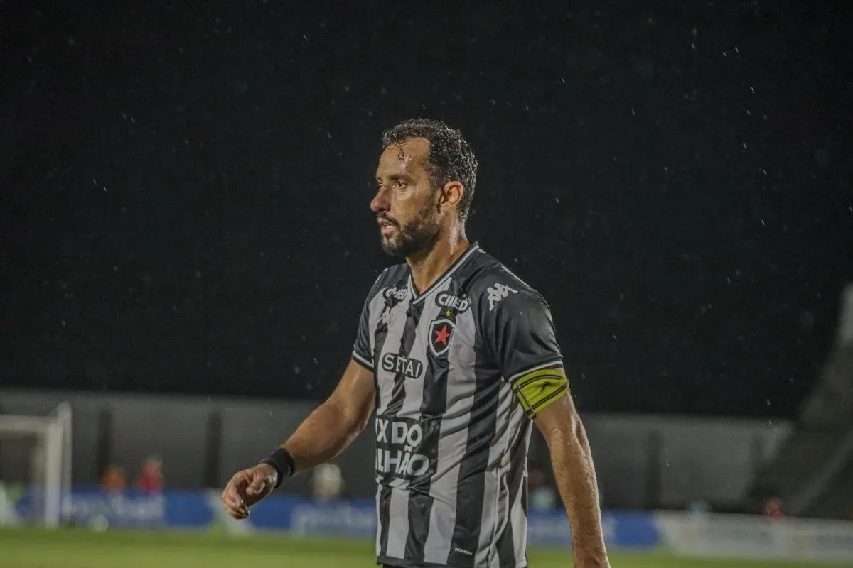 Nenê participa de conversas por mudança no controle do Botafogo-PB