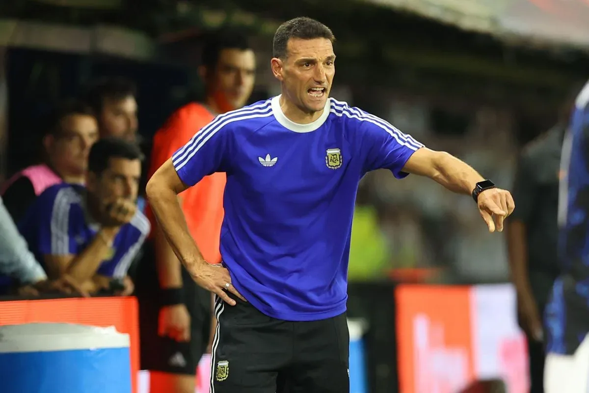 AFA abre diálogo com Scaloni sobre futuro na seleção argentina