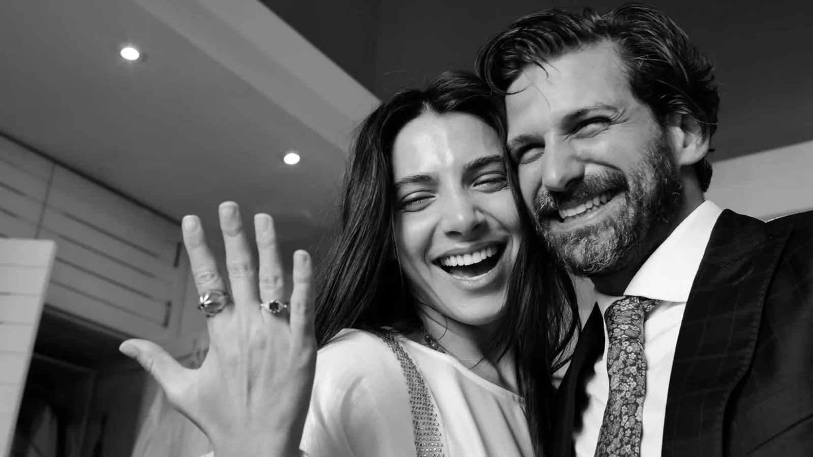 Rayssa Bratillieri anuncia noivado com fotógrafo Anthony Garcia