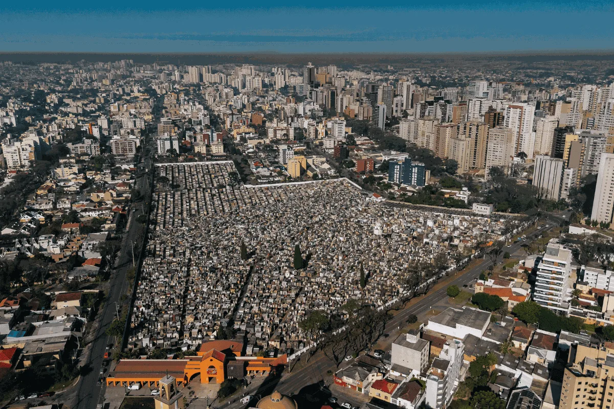 Câmara de Curitiba aprova regras para restos mortais em cemitérios municipais
