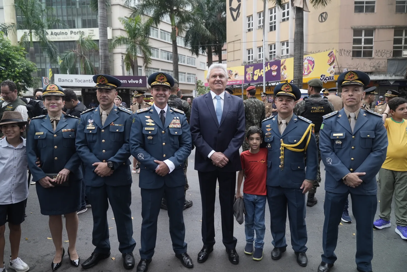 Desfile em Goiânia reúne 15 mil pessoas e tem participação de Ronaldo Caiado