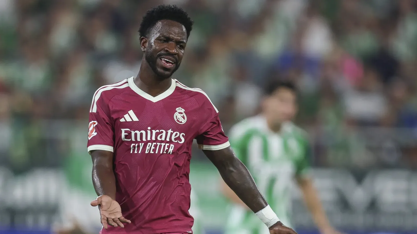 Carlos Espí ganha espaço no Real Madrid após derrota para o Betis