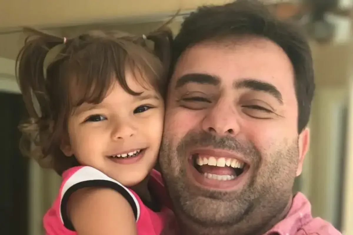 Perda da filha leva Alex Delgado a publicar guia contra afogamento infantil