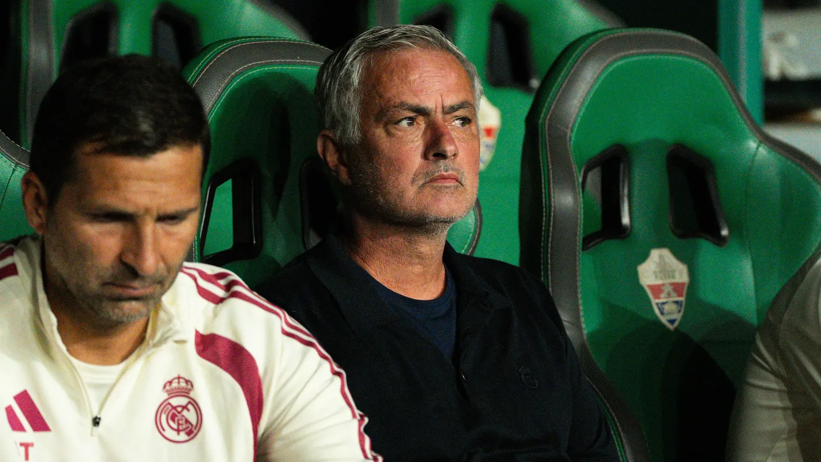 Mourinho prepara Real Madrid para clássico com foco na defesa