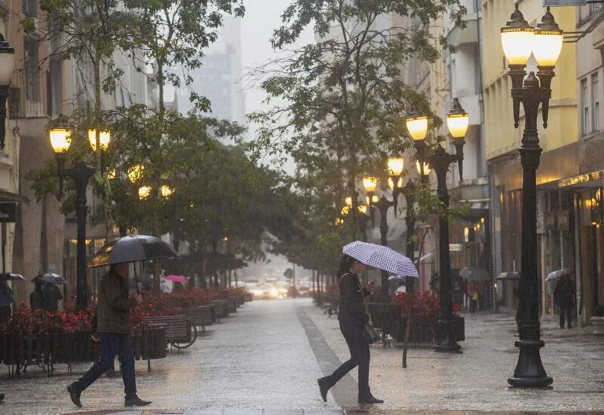 Janeiro lidera período chuvoso de Curitiba em 2026, com 25 dias de precipitação