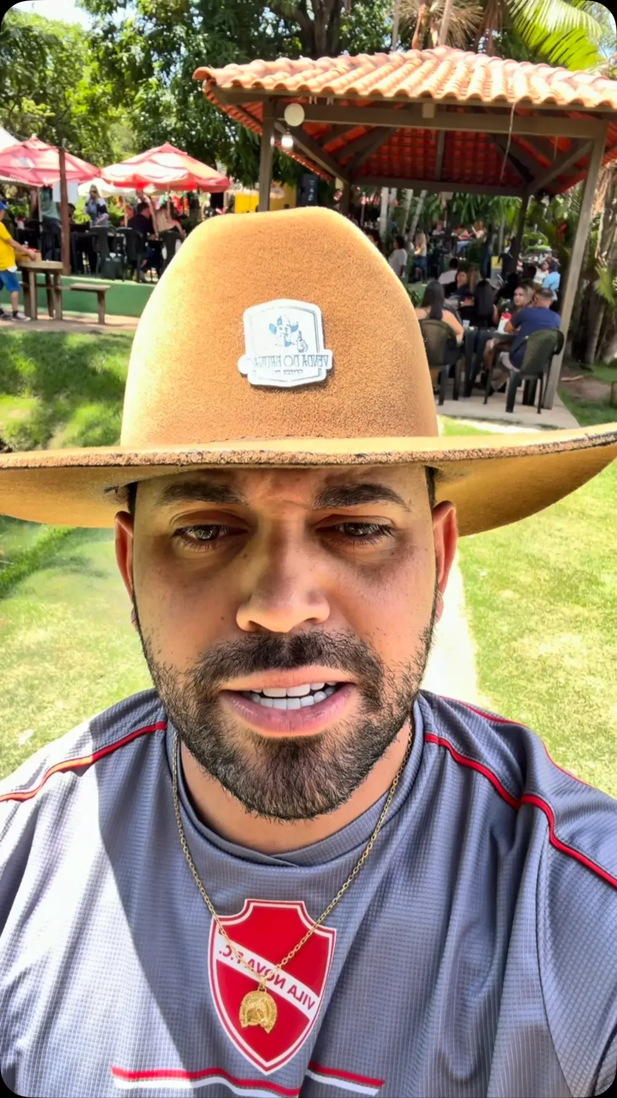Empresário alvo de ataques após ovos contra carreata de Flávio Bolsonaro