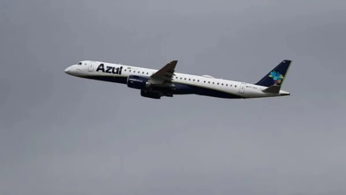 Raio atinge avião da Azul e voo é desviado para Campinas