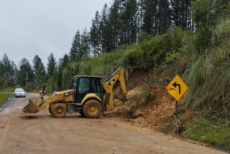 Rodovias têm tráfego retomado enquanto chuva deixa quatro mortos no Paraná