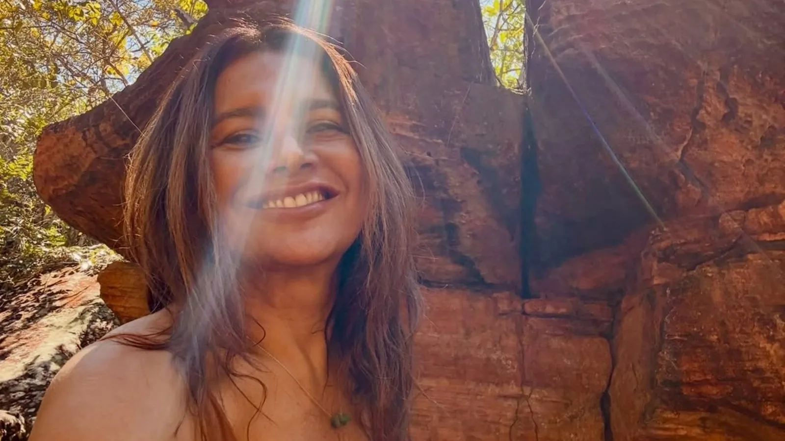 Dira Paes curte cachoeiras da Chapada Diamantina durante viagem pela Bahia