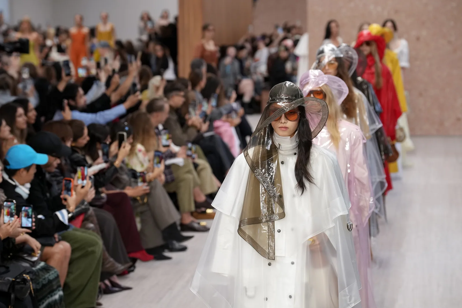 Chloé transforma memórias da maison em coleção para o verão 2027