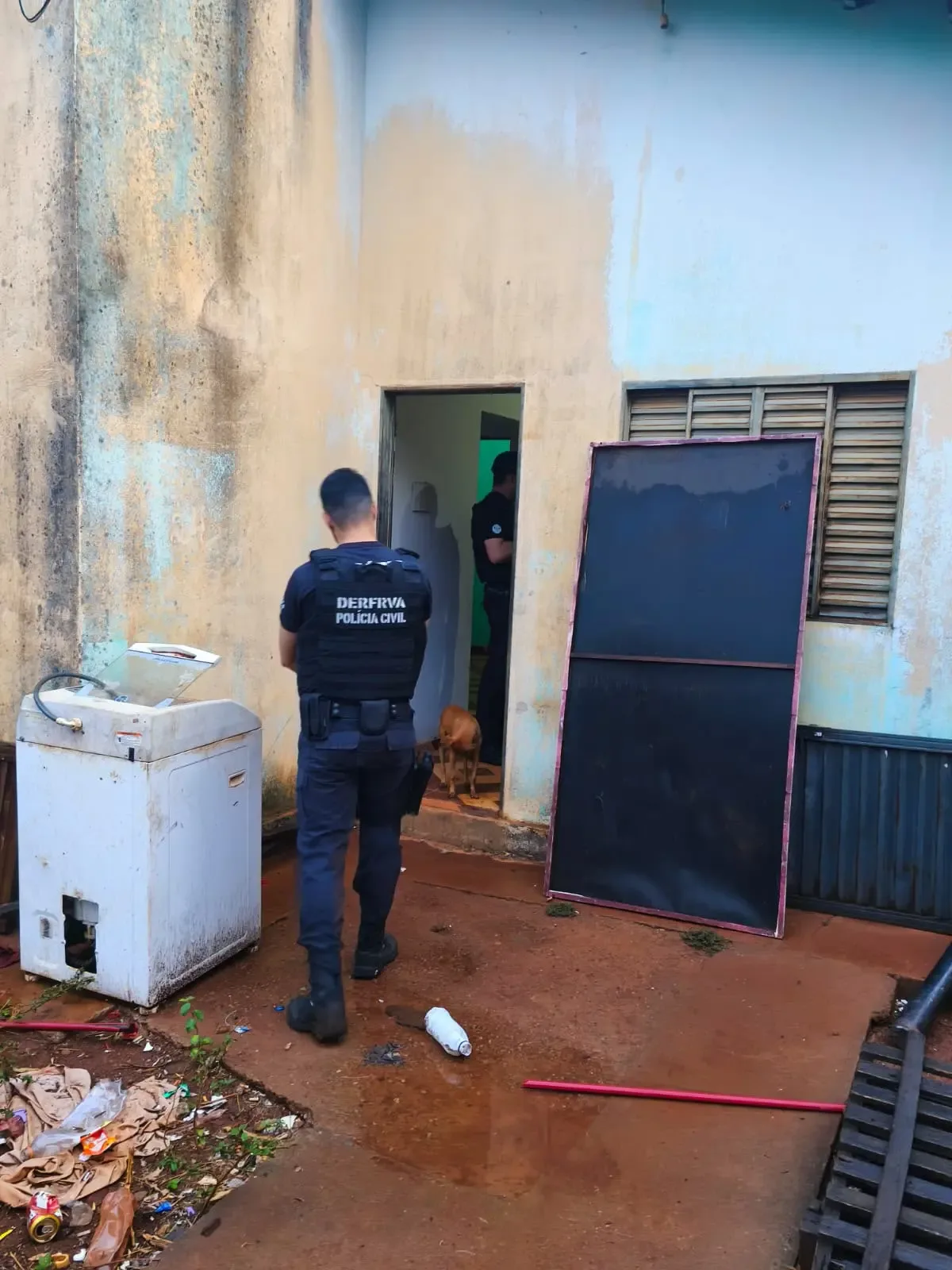Operação prende dois investigados por roubo de moto e celular em Goiânia