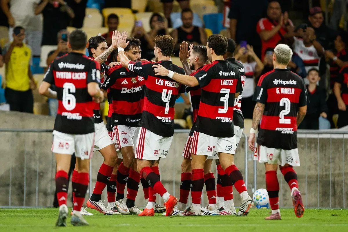 Flamengo lança assinatura com bônus por gols e estreia de marca no meião