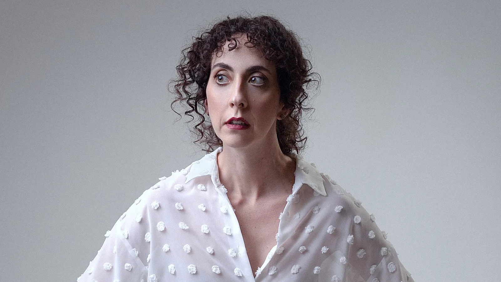 Marianna Armellini transforma crises fictícias em sucesso nas redes