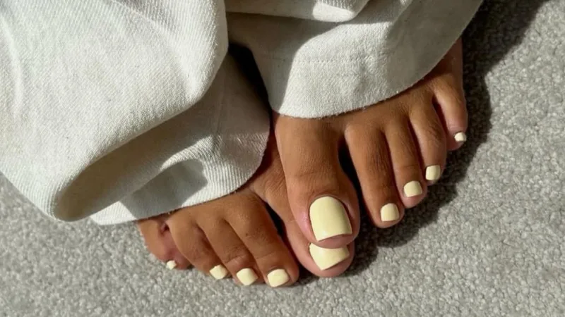 Cuidados com os pés: podóloga explica unhas, cutículas e esmaltação