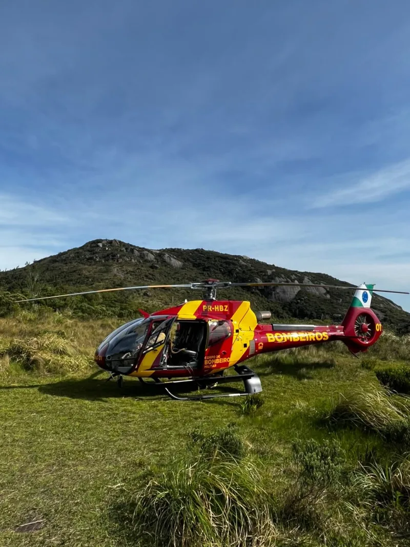 Helicóptero dos Bombeiros resgata mulher ferida na Serra da Baitaca