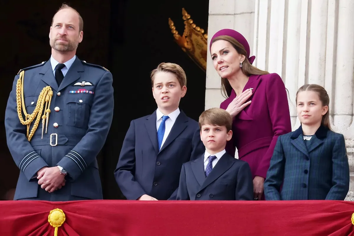 George começa em Eton, enquanto Charlotte e Louis continuam na Lambrook