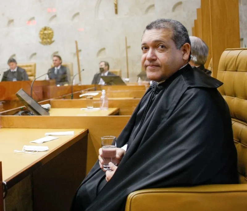 Mensagens registradas pela PF mencionam R$ 500 mil mensais para filho de ministro