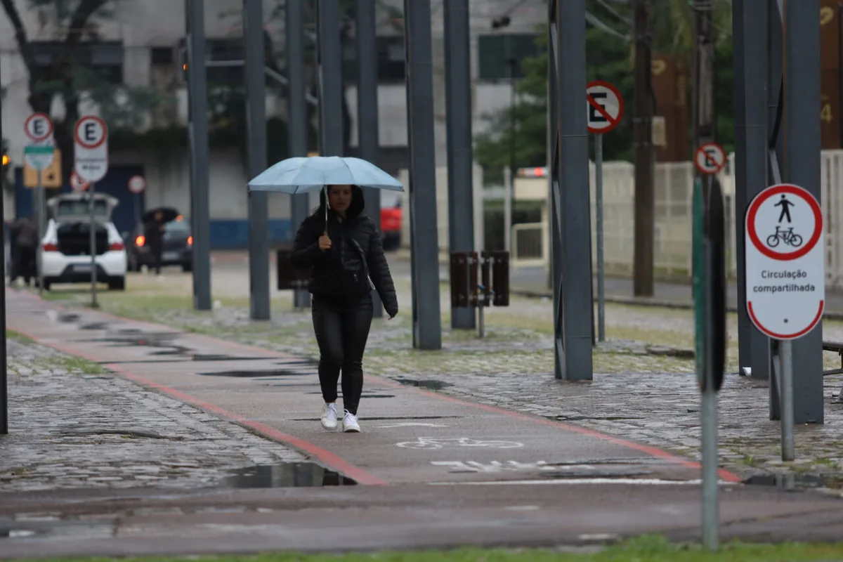 Tempestades podem atingir todas as regiões do Paraná nesta segunda