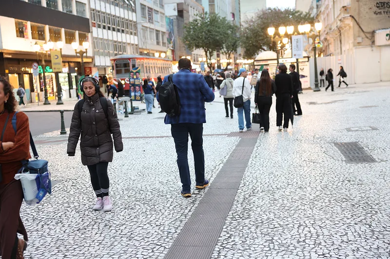 Chuva chega a todo o Paraná no sábado e segue por quatro dias