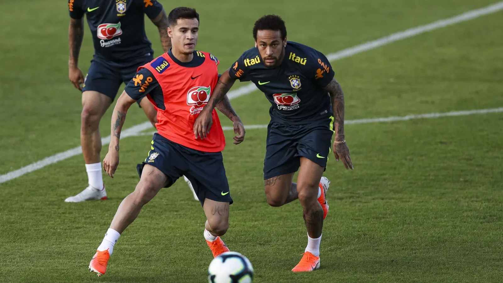 Coutinho fecha com o Santos até dezembro e vai reencontrar Neymar
