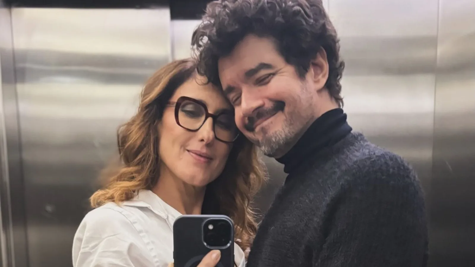 Paola Carosella compartilha registros de noite romântica com Manuel Sá