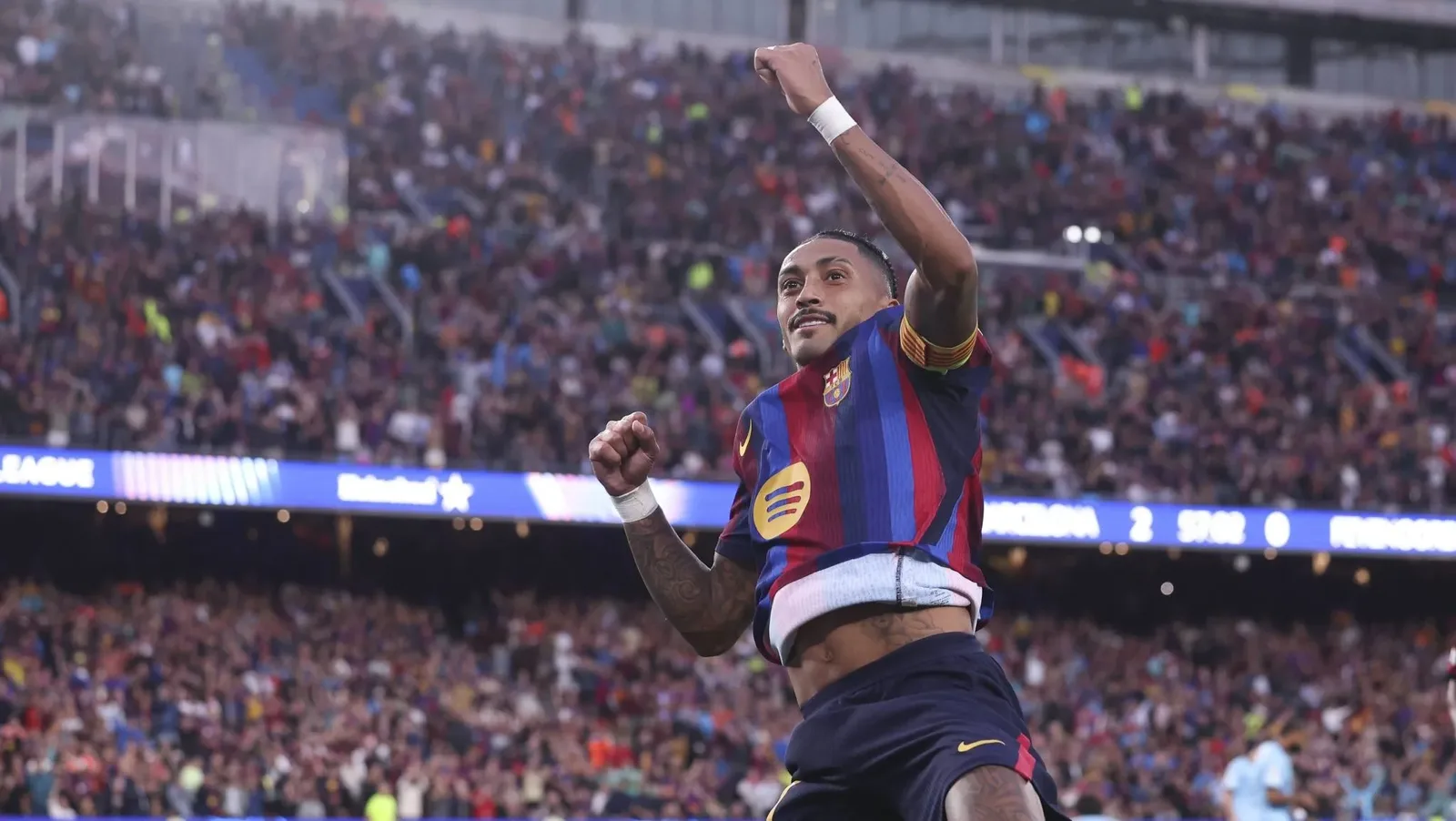 Raphinha lidera goleada do Barcelona sobre o Feyenoord na Champions