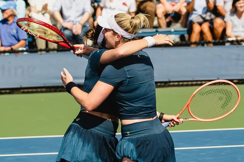 Stefani e Dabrowski avançam às oitavas do US Open nas duplas