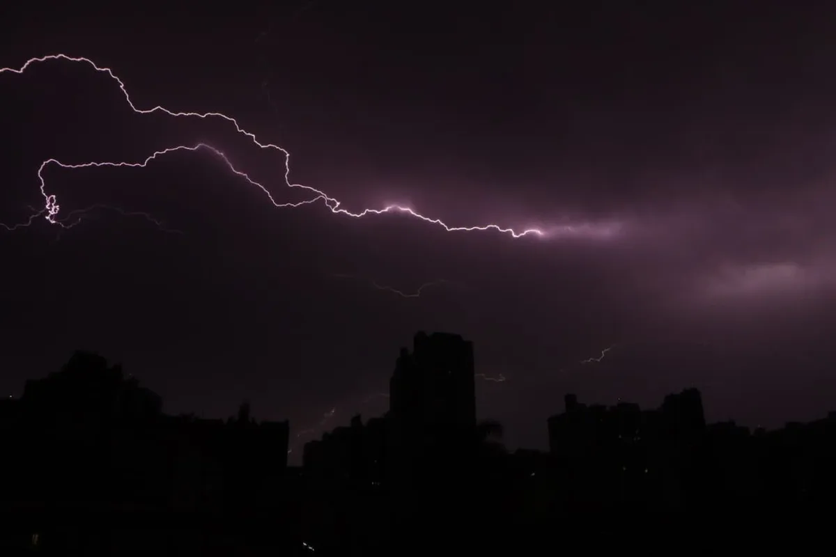 Paraná terá chuva forte e alertas laranja no fim de semana