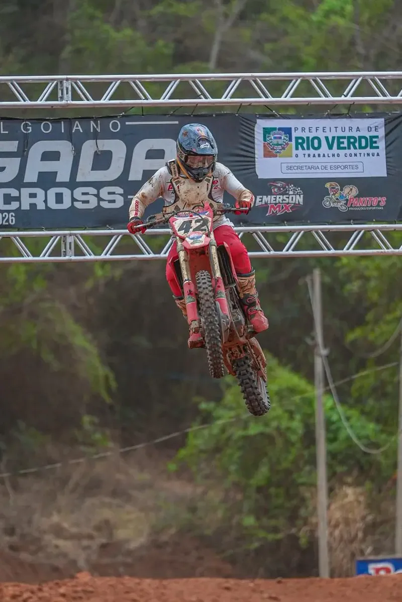 Motocross leva 276 pilotos e arquibancadas cheias a Rio Verde