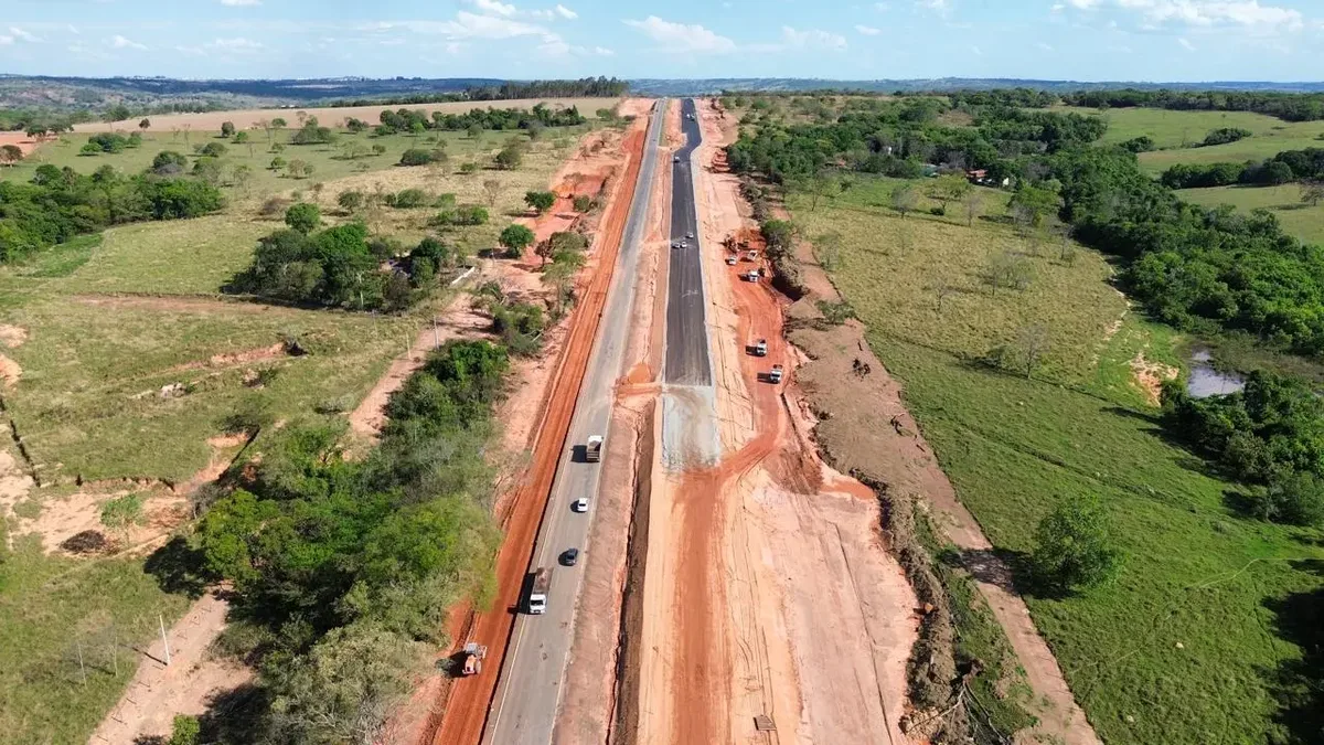 Nova ponte marca avanço das obras na GO-330 entre Catalão e Ipameri