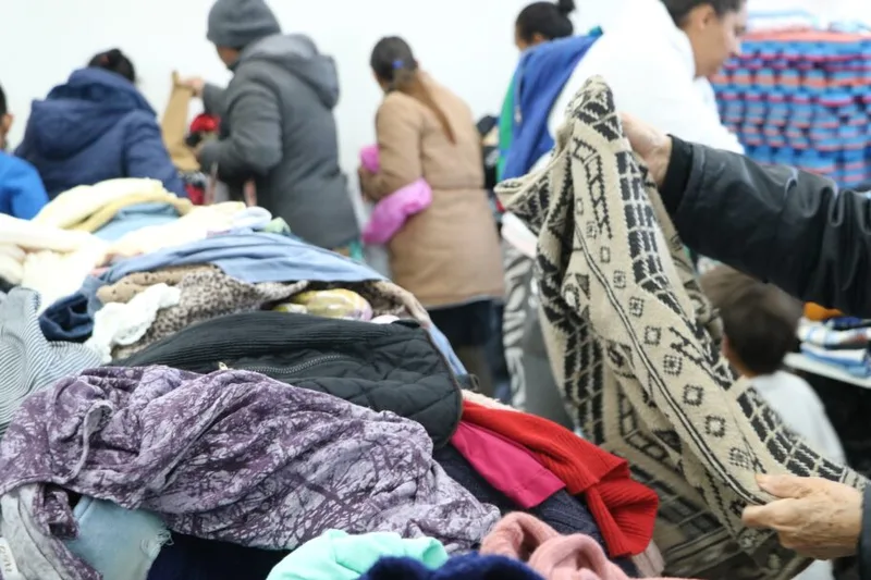 Curitiba encerra Operação Inverno após receber 404.521 peças de roupa