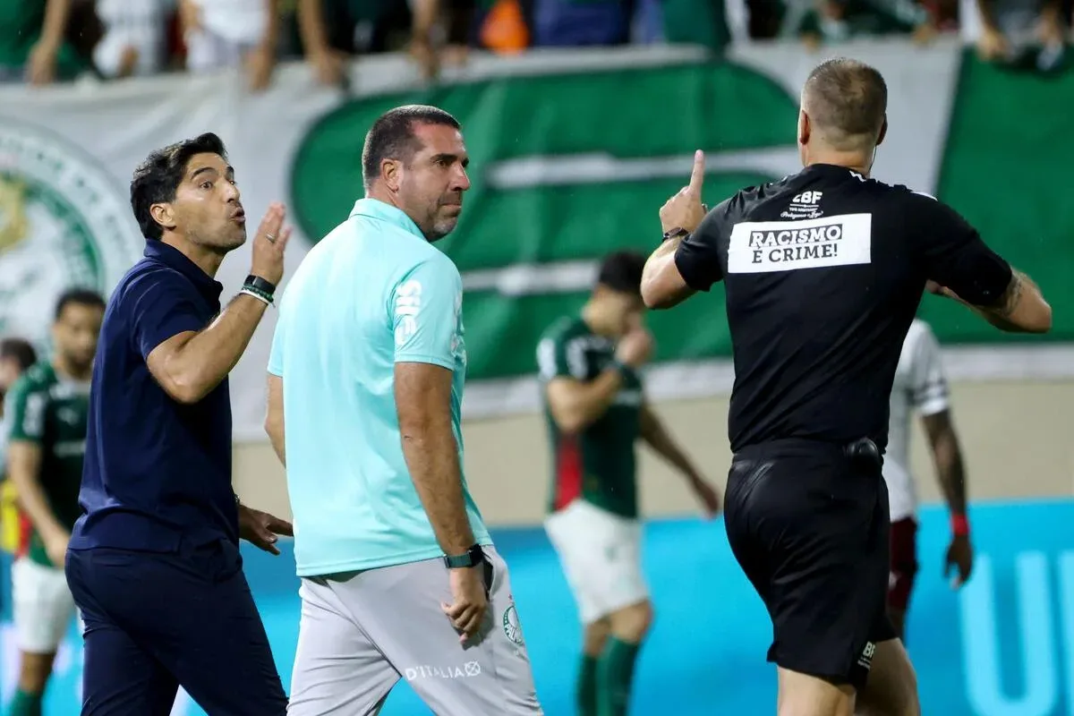 Pleno do STJD amplia pena de Abel Ferreira para três partidas