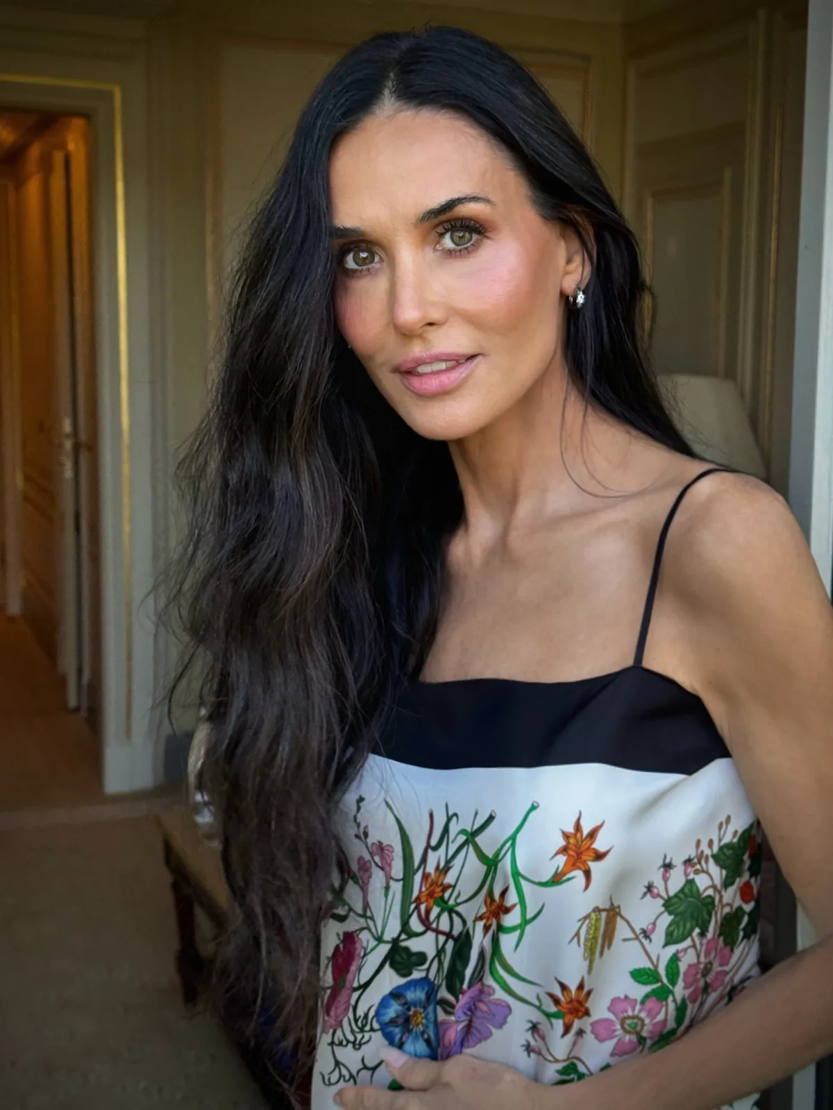 Demi Moore revisita críticas após cachê recorde por Striptease