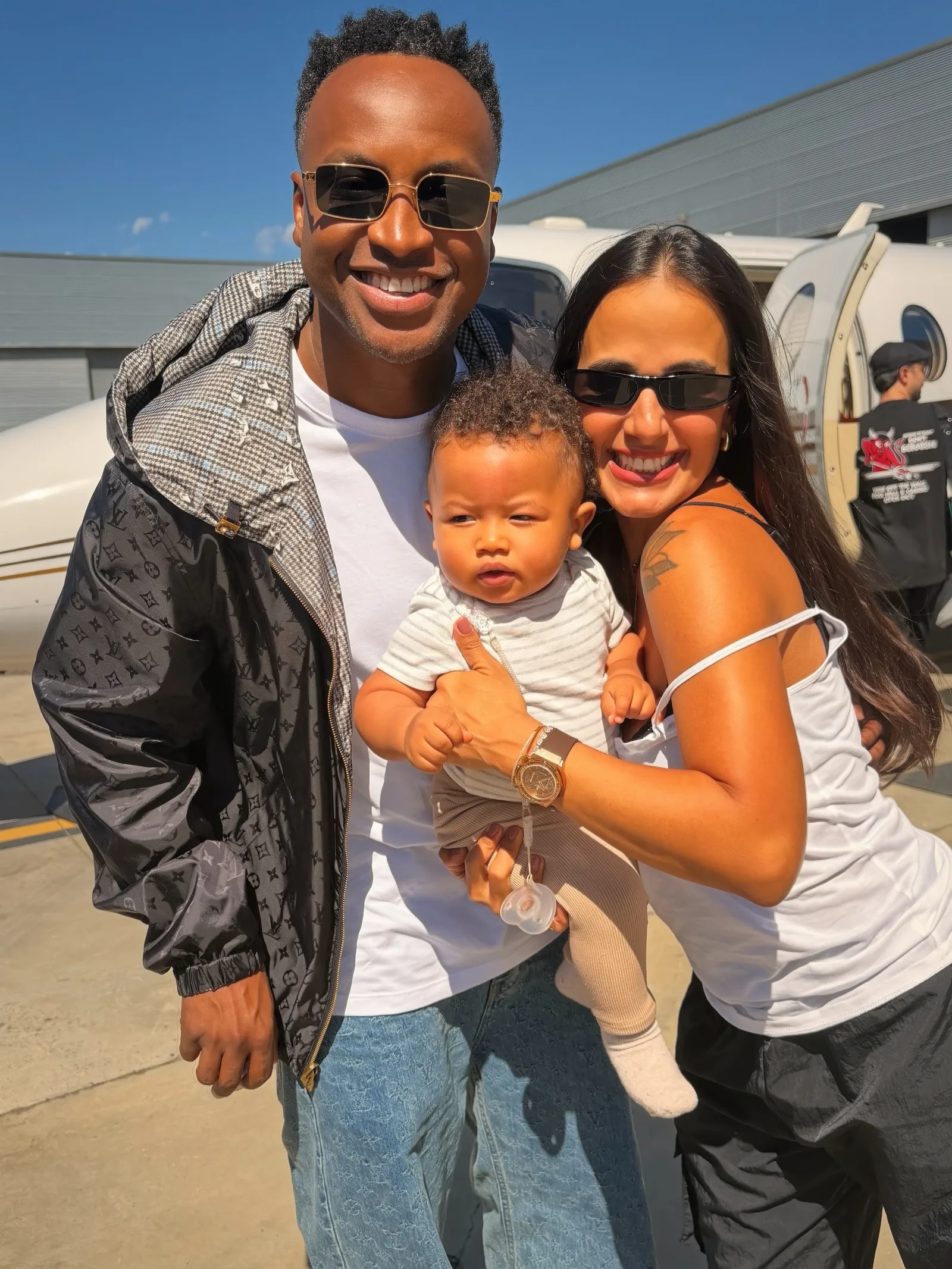 Bento viaja de jatinho com Carol Peixinho e Thiaguinho em passeio familiar