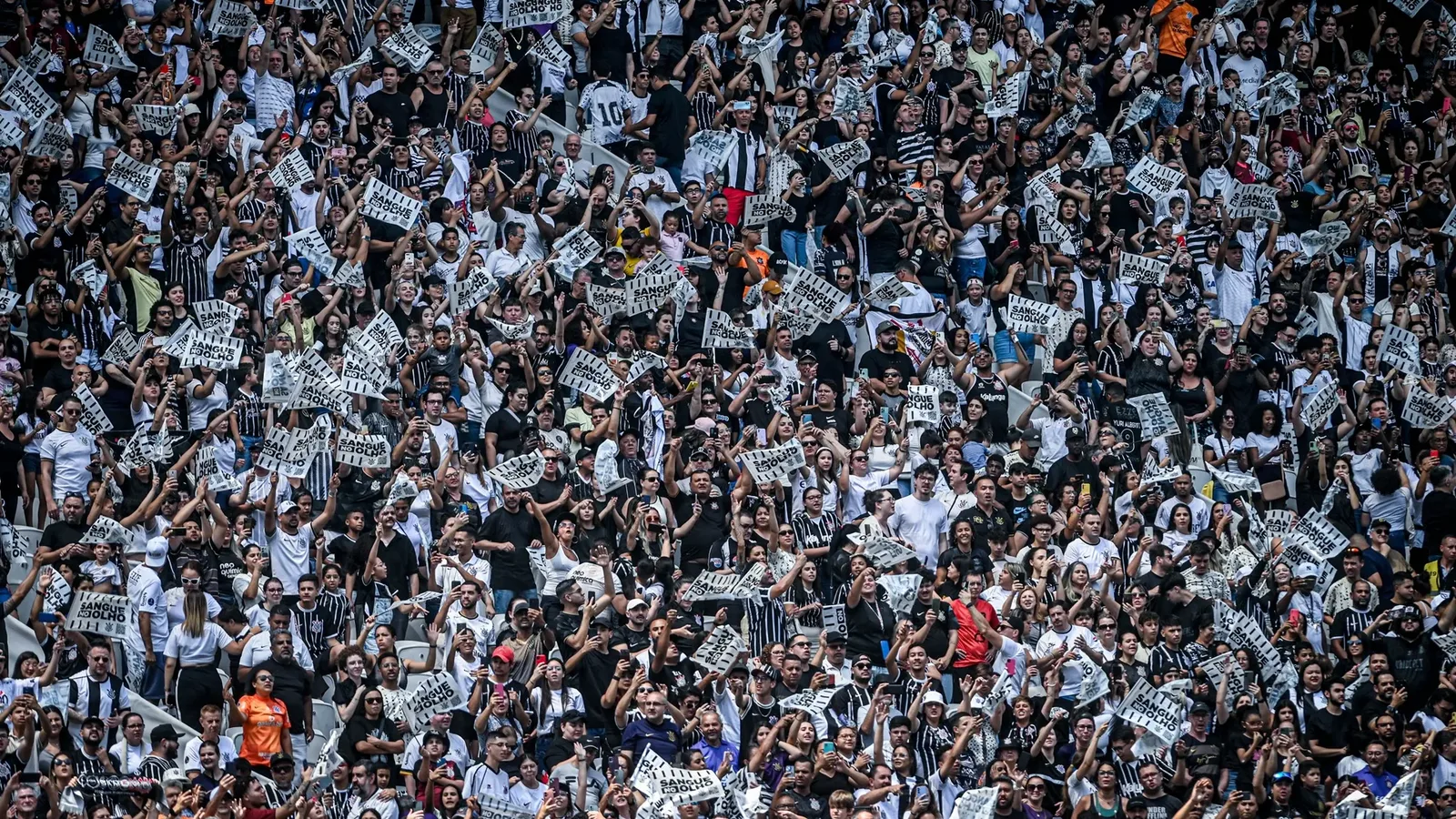 Reunião no CT expõe atrasos salariais e amplia tensão no Corinthians