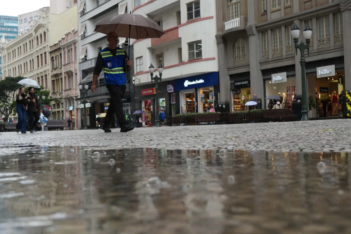 Paraná tem alerta laranja para temporais, granizo e ventos de até 100 km/h